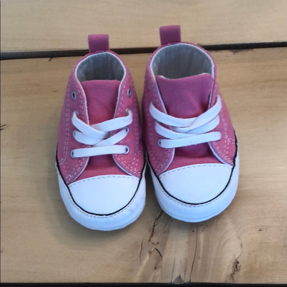 Converse crib sneaker